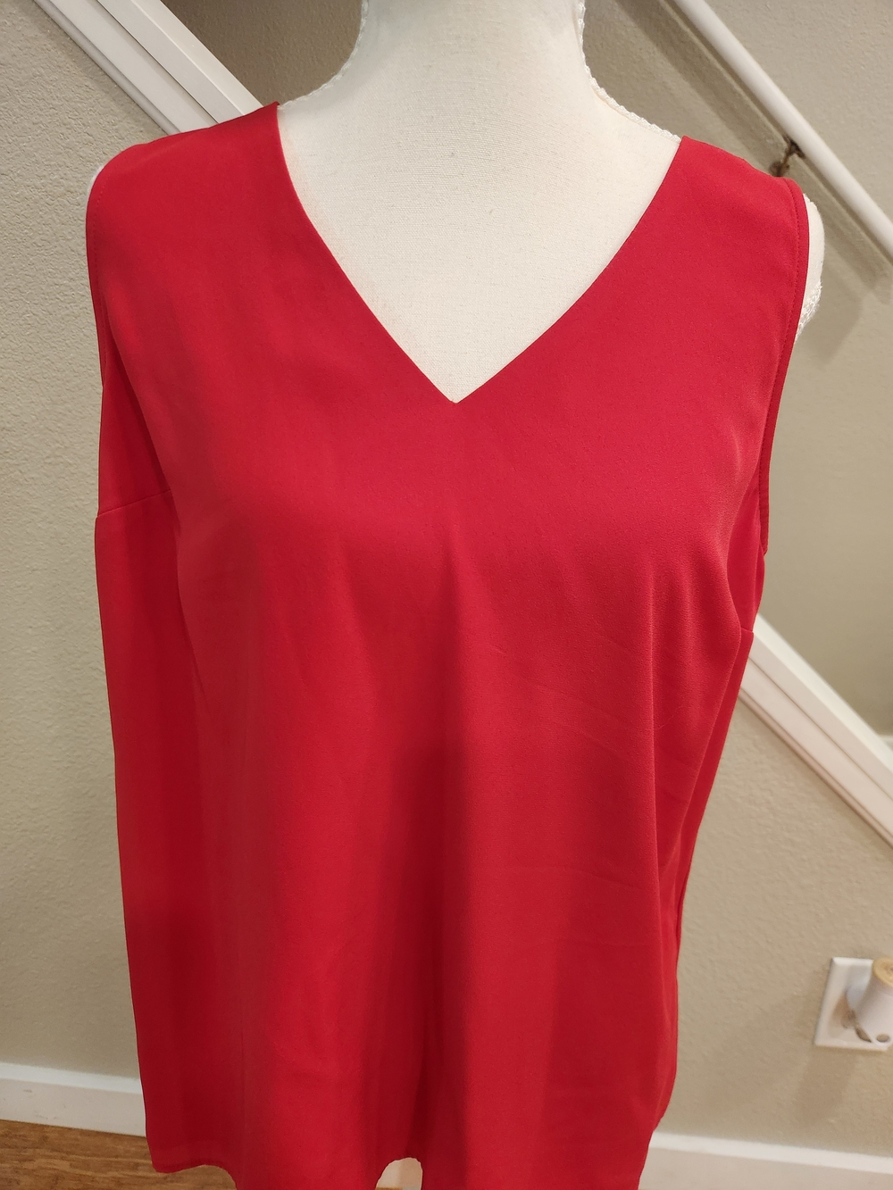 Nine West Red V-Neck Sleeveless Camisole